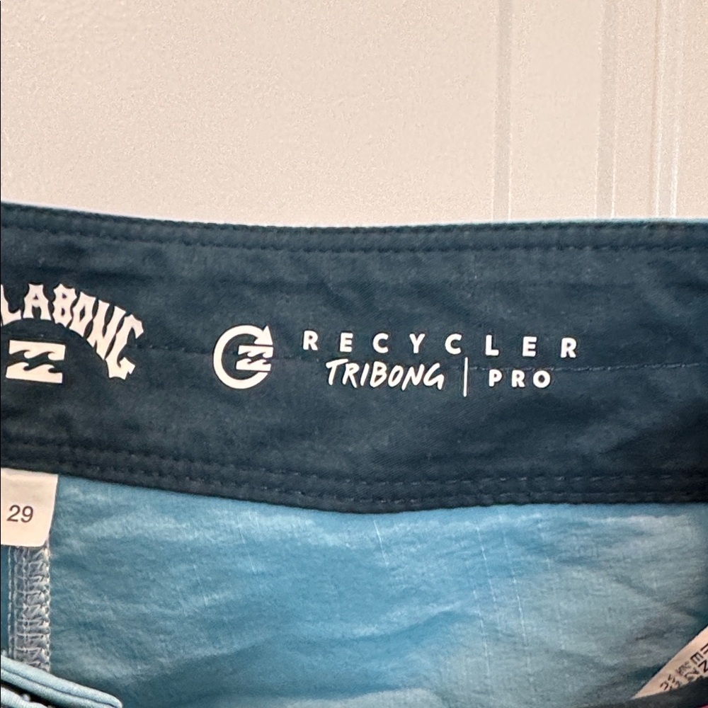 Billabong Men's Tropical Blue and Navy Board Shorts - Picture 3 of 6